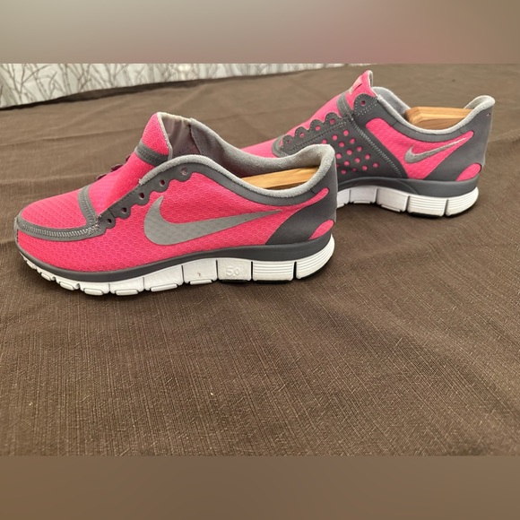 Nike Womens Free 5.0 V4 354751-602 White Gray Pink Running Shoes. Size 9 - Picture 1 of 7
